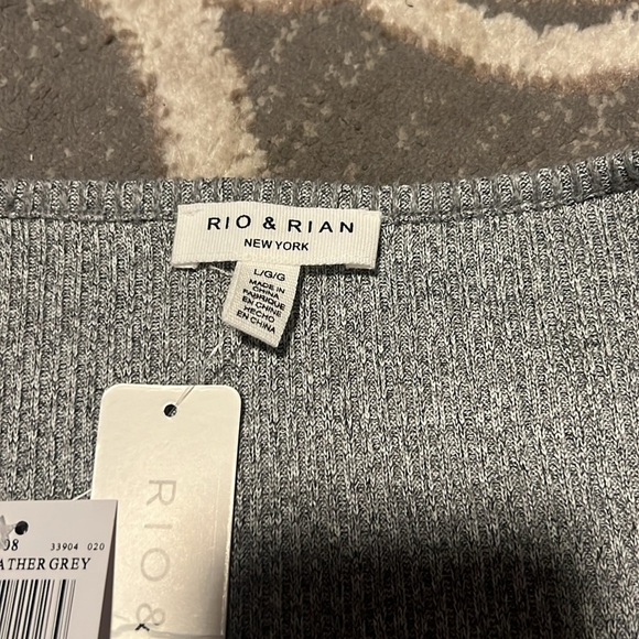 Rio & rian gray top. V neck.  New. Size large. Super soft and stretchy. - Picture 4 of 4